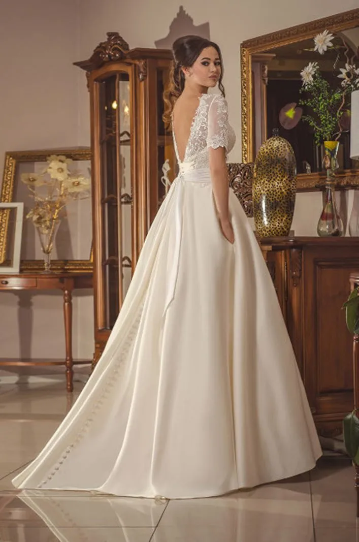 ---Wedding dress for women with wide hips at a cheap price online from the new 2021 bridal collection--