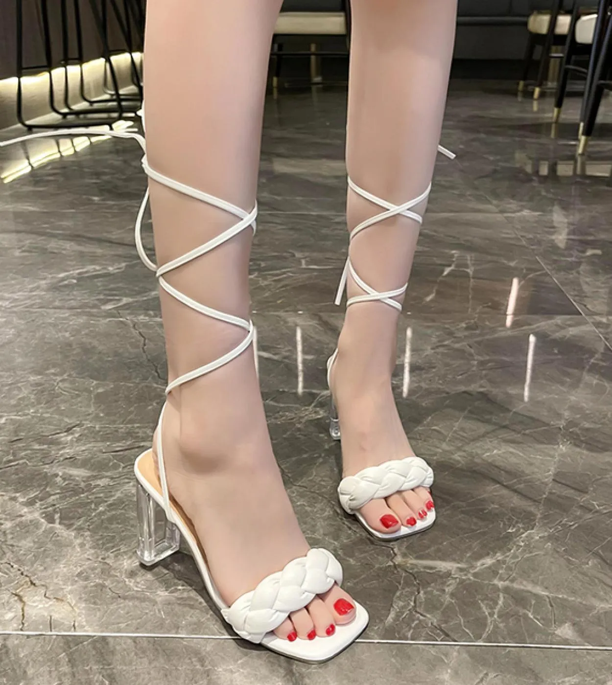 2022 Summer New Fashion Square Head Cinturino stretto Cinturino alla caviglia Sandali con tacchi alti Scarpe da donna Sandali da