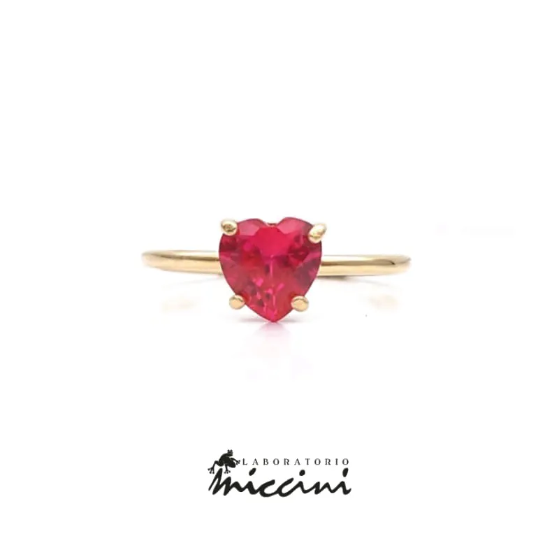 Anello pietra cuore rosso in oro giallo
