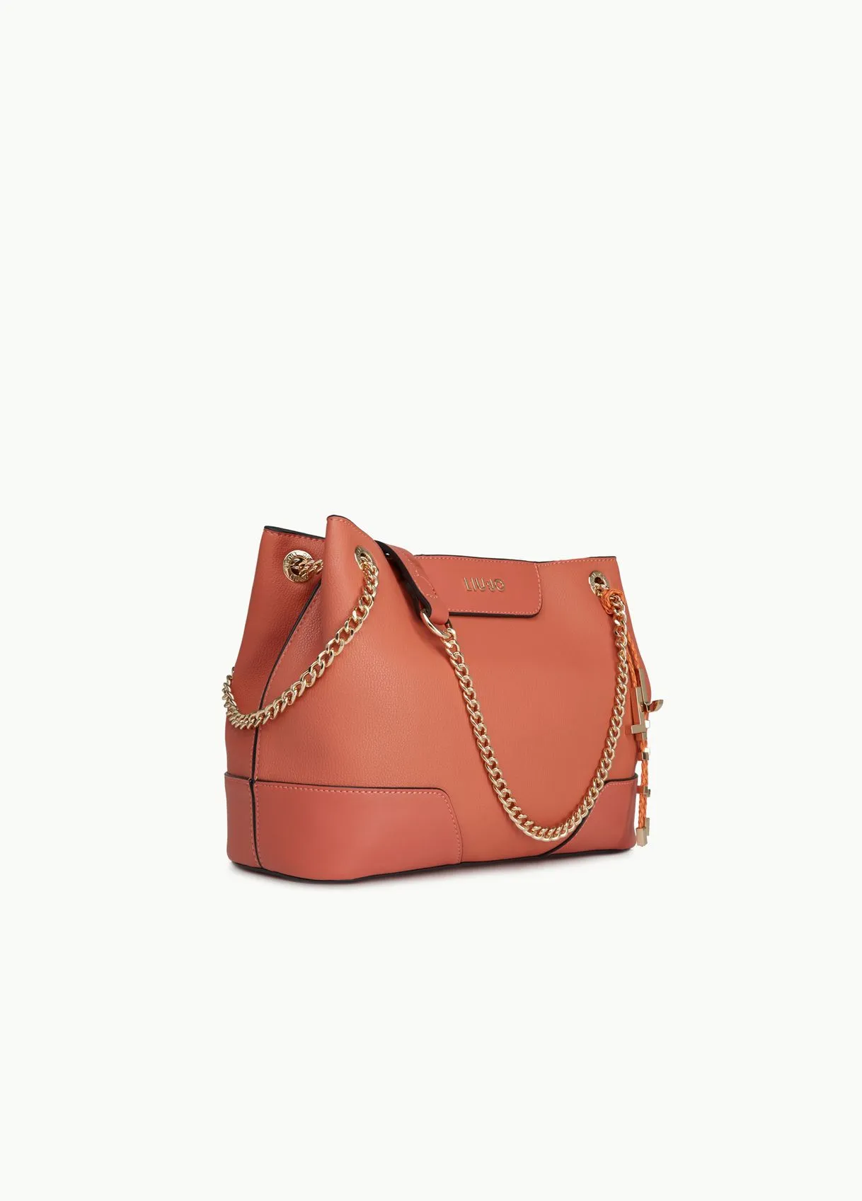 Borsa a spalla con charm logato