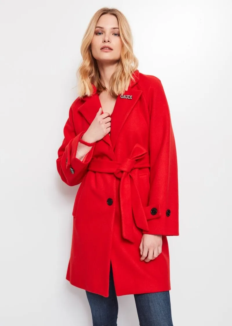 Cappotto con spilla logata