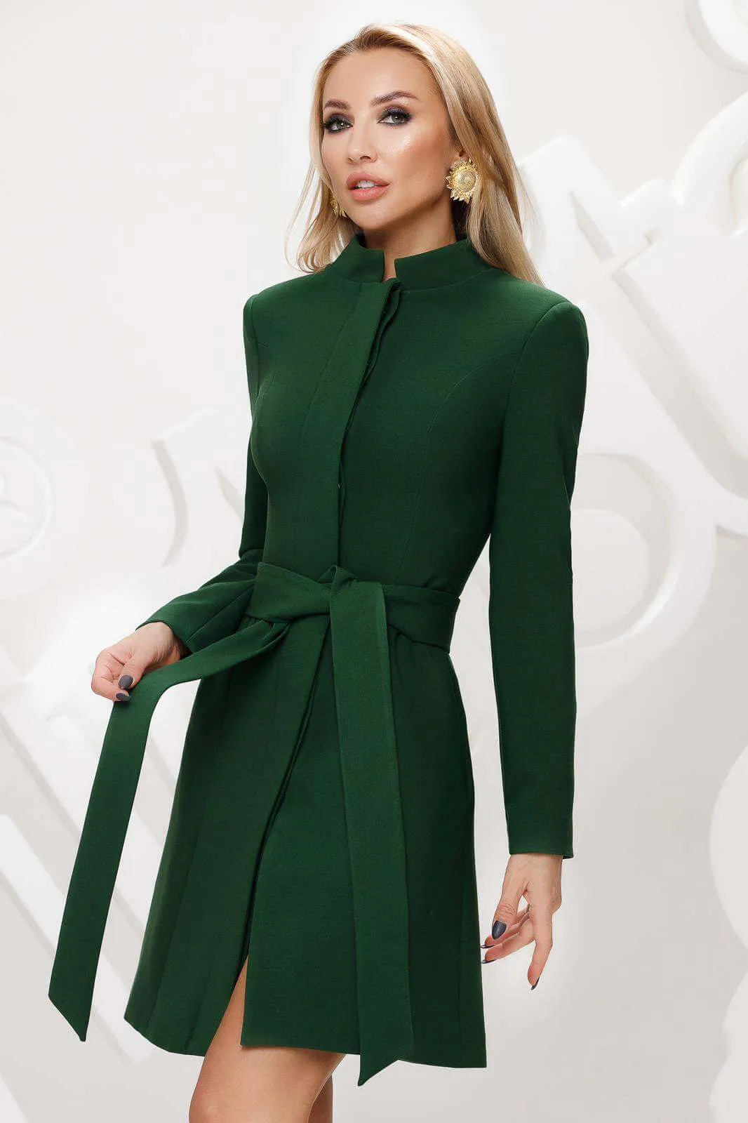 Cappotto verde smeraldo in panno Artista a collo alto modello leggermente svasato accessoriato con due cinture