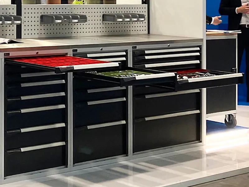 Cassettiera Fami Master blu a 9 cassetti ad estrazione totale 867x726x1000mm