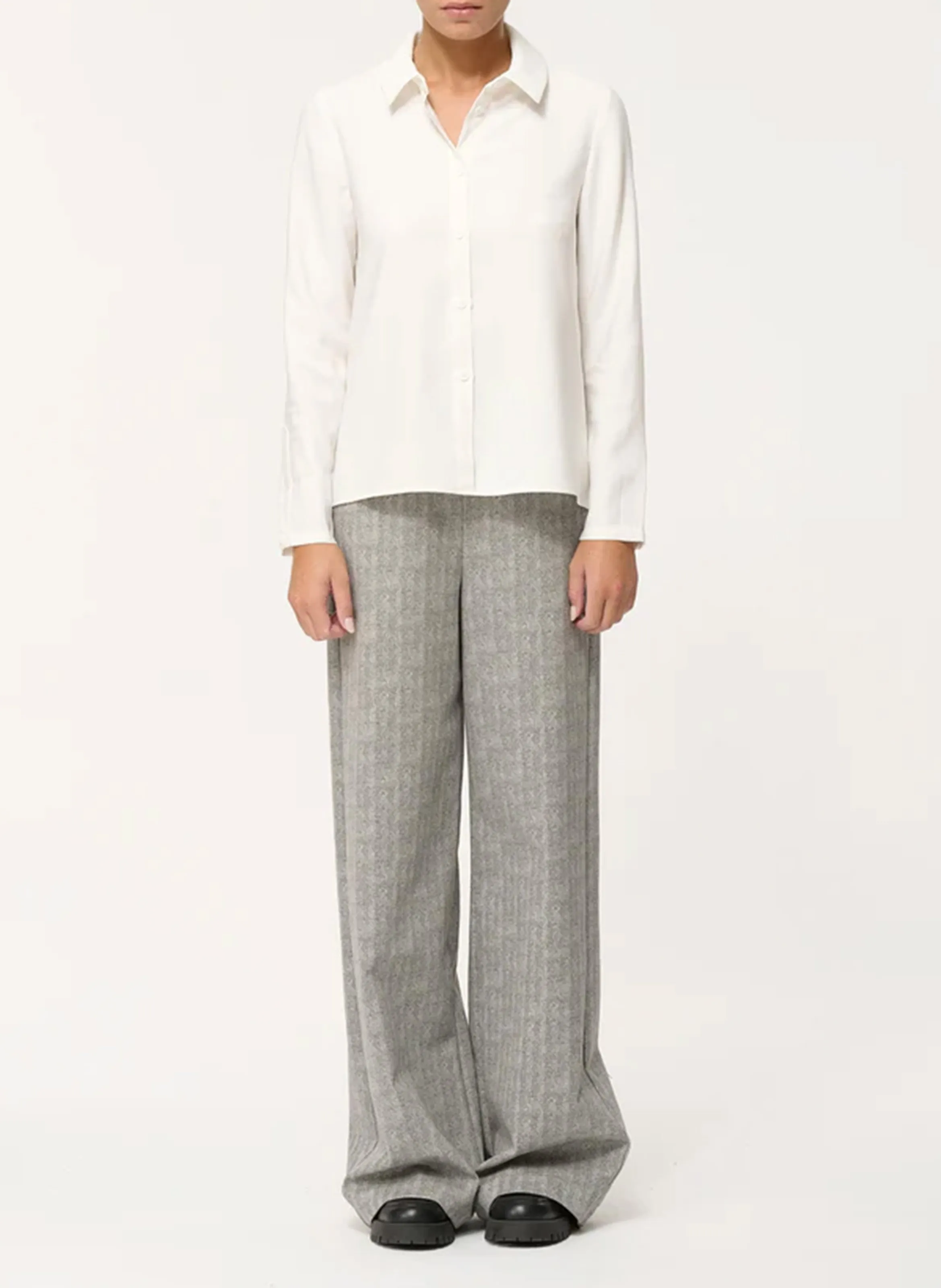  HUMILITY   Camicia dritta con colletto classico | Bianco
