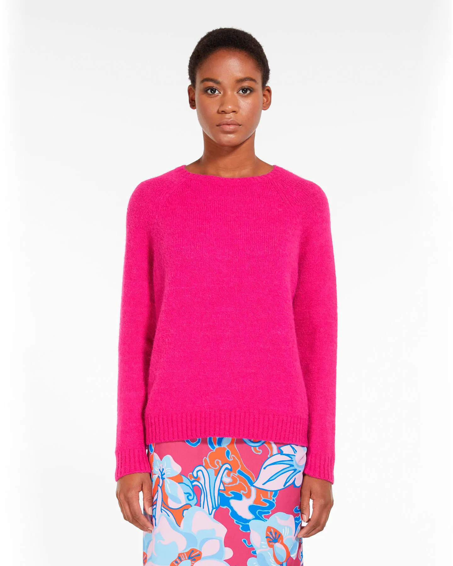Maglia fucsia in bouclè di misto alpaca con scollo tondo