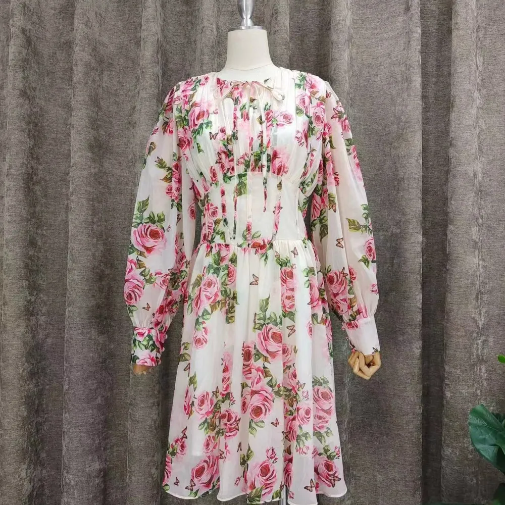 Maniche a lanterna delicate e dolci, colletto rialzato, vita snellente, abito in chiffon stampato a trapezio, gonna lunga elegan