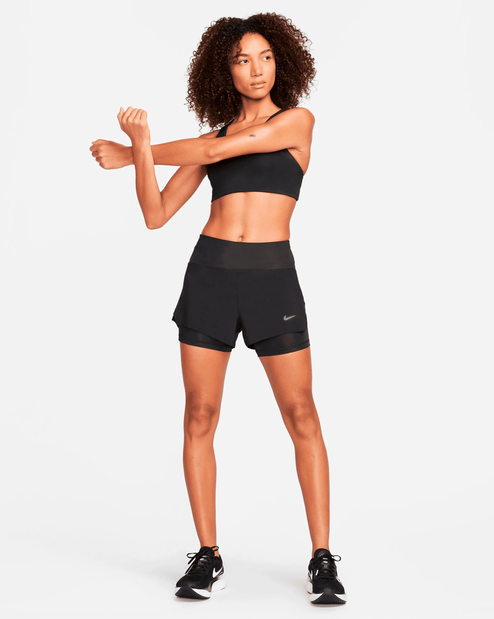 Nike Shorts da running 2-in-1 a vita media con tasche 8 cm Nero Donna