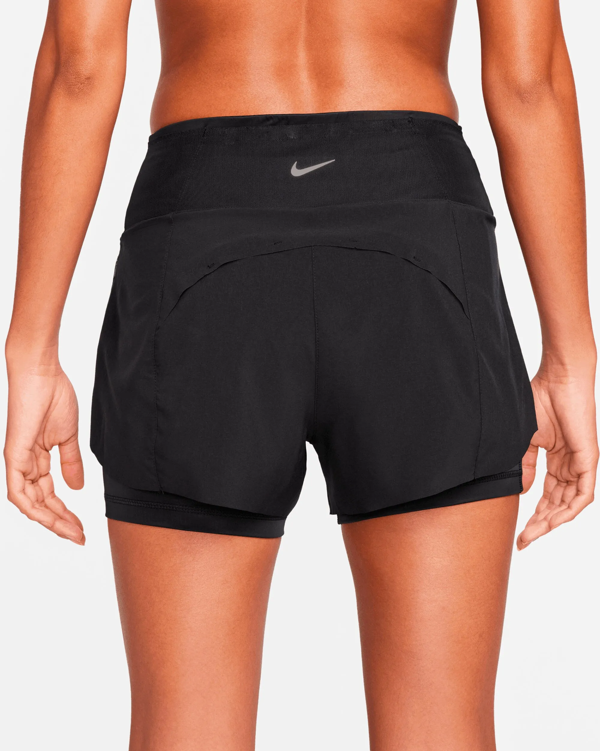 Nike Shorts da running 2-in-1 a vita media con tasche 8 cm Nero Donna