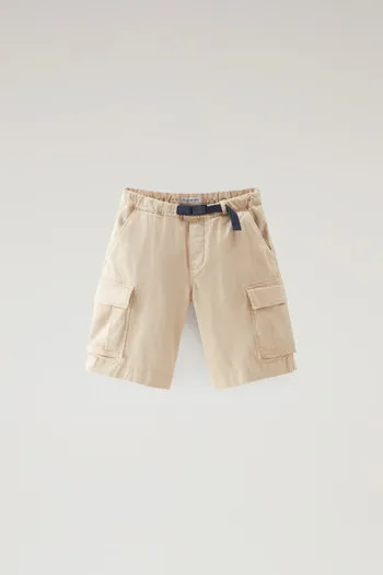 Pantaloncini cargo da bambino tinti in capo in cotone elasticizzato                                                             