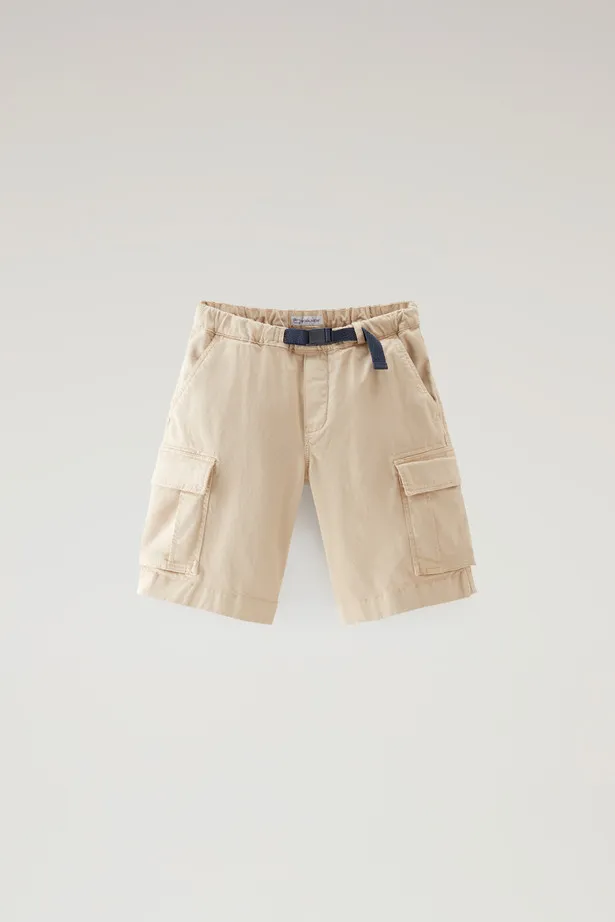 Pantaloncini cargo da bambino tinti in capo in cotone elasticizzato                                                             