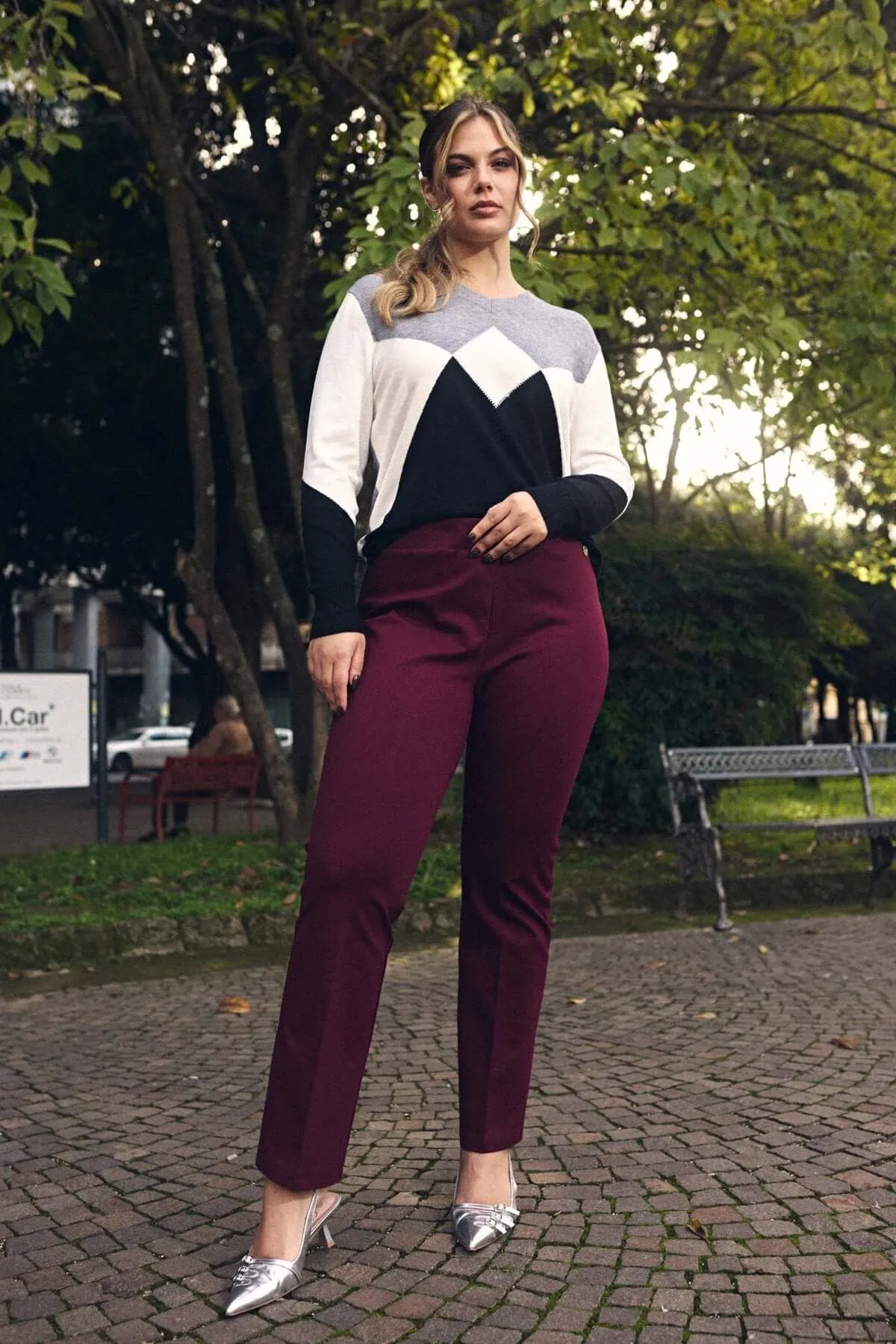Pantalone basic dal taglio slim e vita elastica VINO