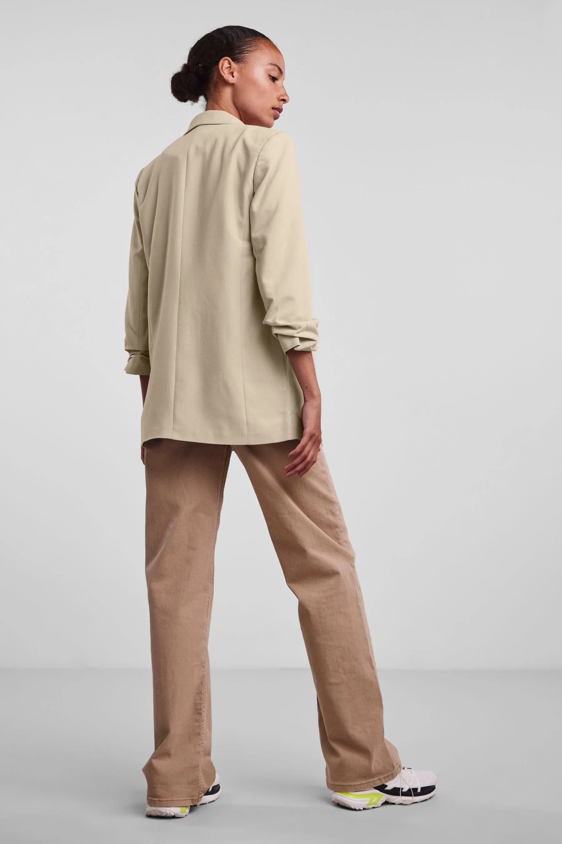 PIECES - Blazer con maniche arricciate    
