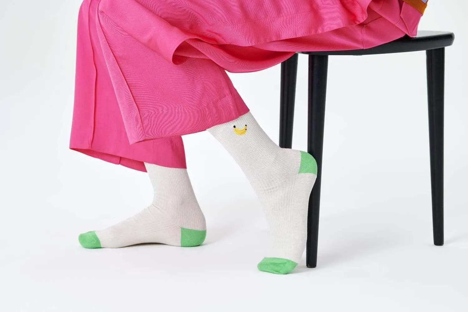 Ribbed Embroidery Banana Sock 1000
