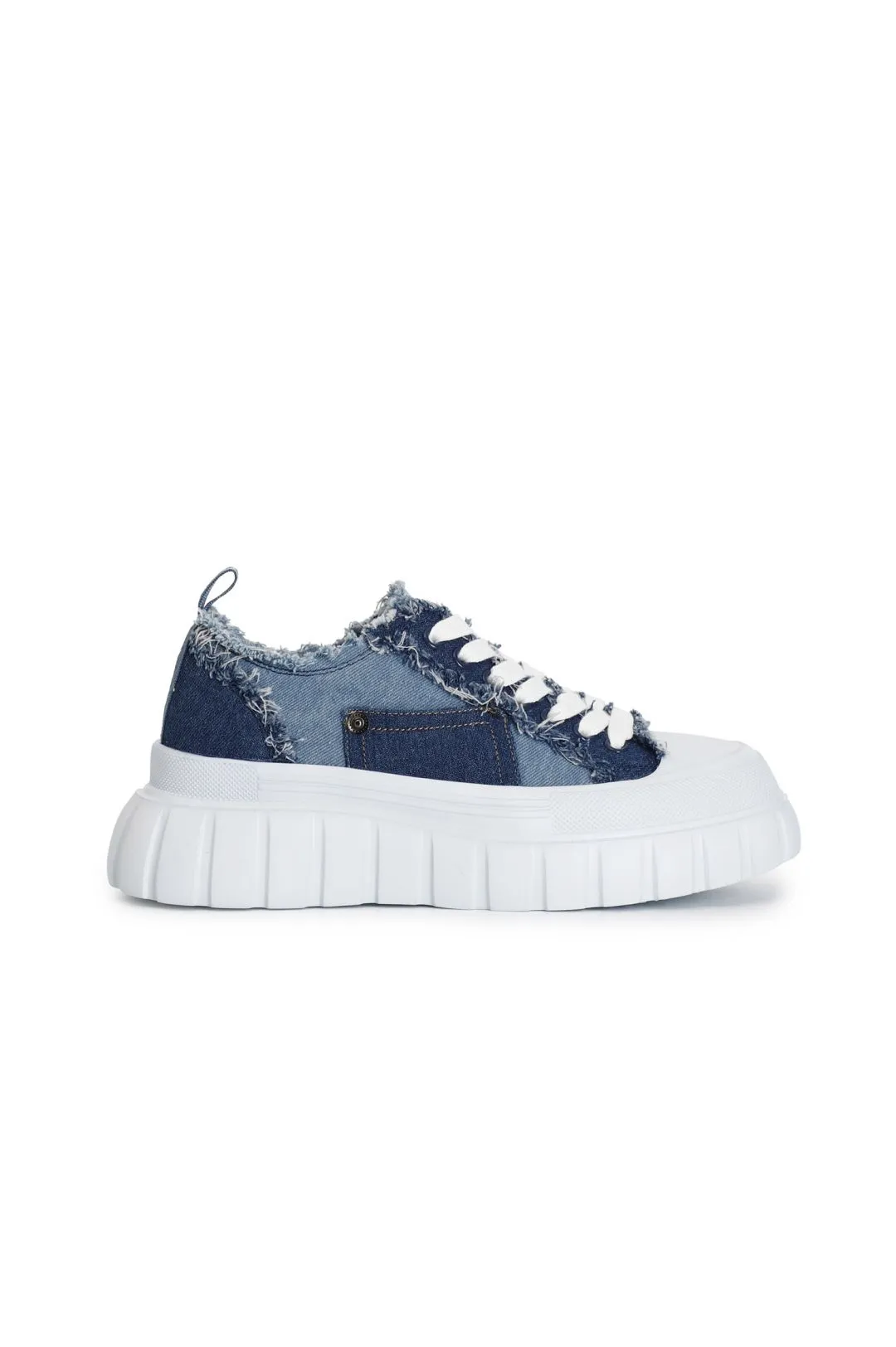 sneakers in denim sfrangiato jeans
