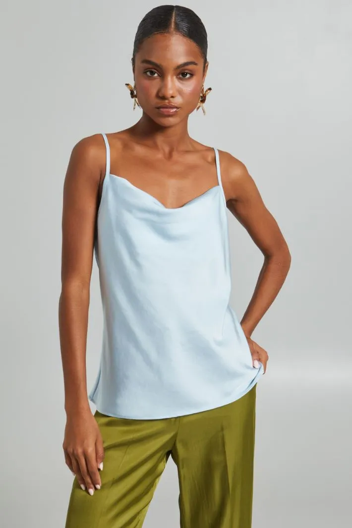 Top con scollo drappeggiato