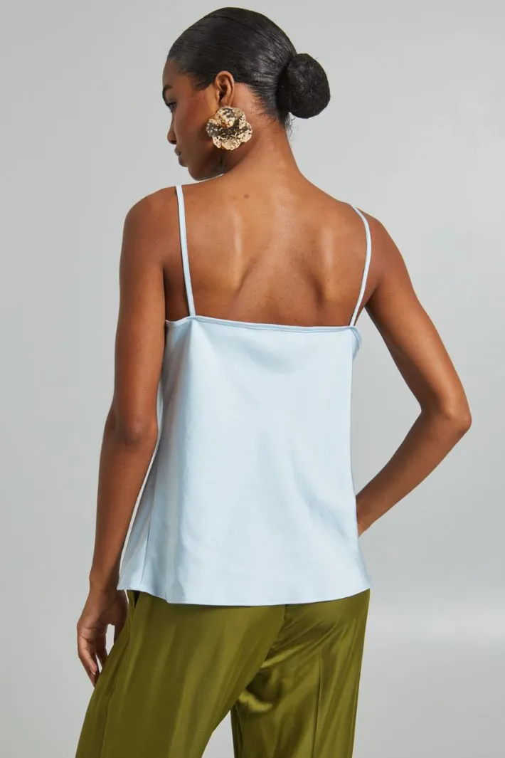 Top con scollo drappeggiato