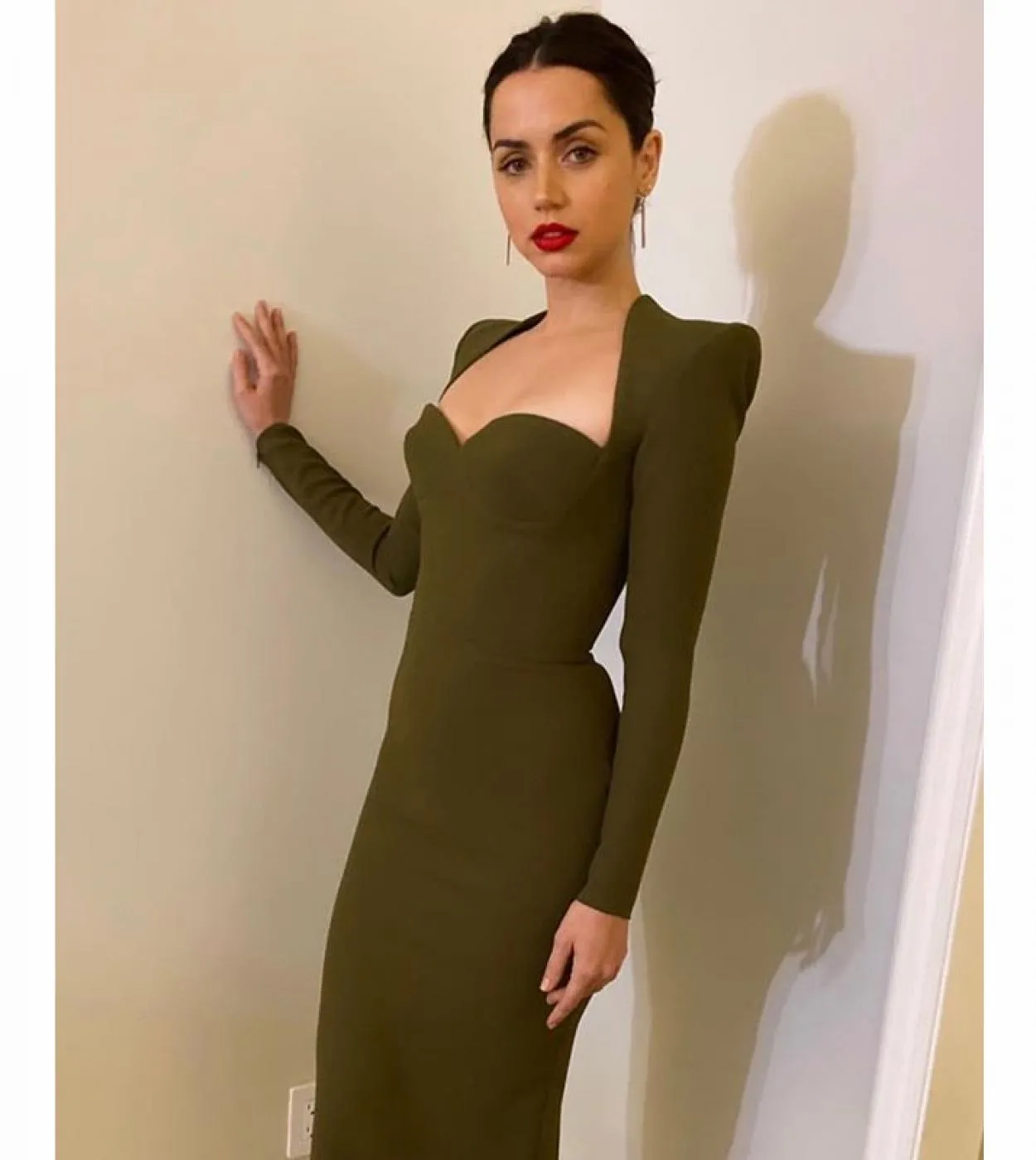 Vestito a maniche lunghe dalla fasciatura a maniche lunghe da donna nuova primavera Abito aderente con scollo a V Pacthwork Cele